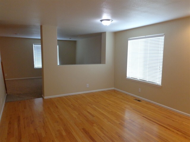 Building Photo - 10910 Steele St