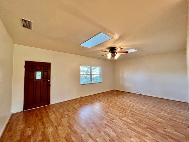 Foto del edificio - 1561 Dodd Rd