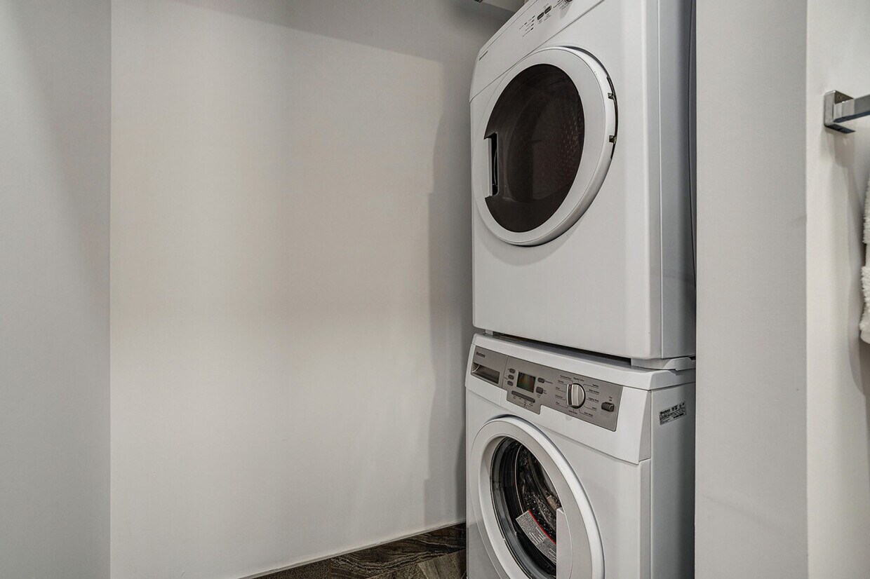 Building Photo - 2100 Rue de Bleury