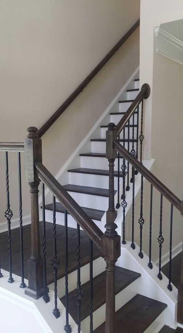 Foto del edificio - 5 bedroom 4 bath plus Bonus Room and Much ...