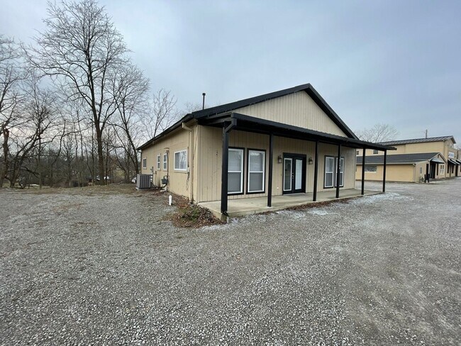 Foto del edificio - 18206 Shelbyville Rd