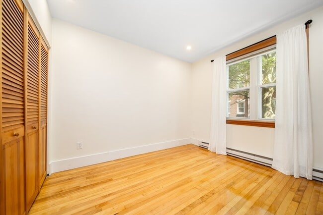 Building Photo - 46 Medford St