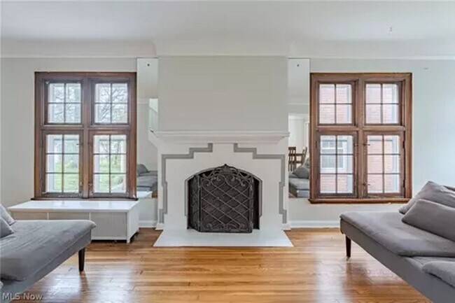 Foto del edificio - Spacious 4-Bedroom Colonial in Shaker Heights