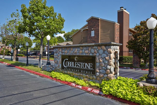 Cobblestone Apartments Mentor