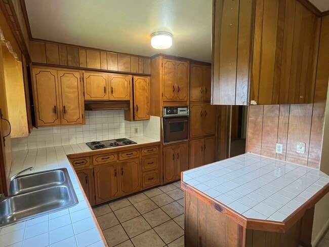 Building Photo - 105 Ave 3 NW