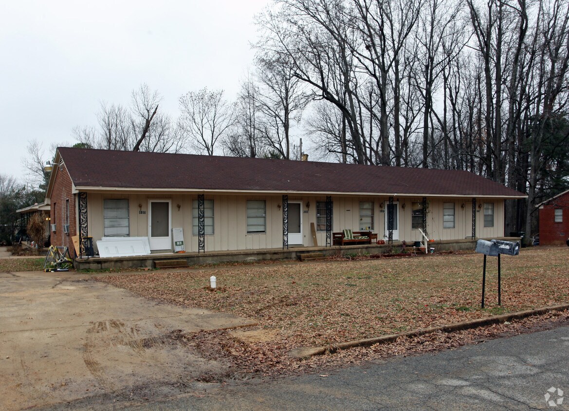 Primary Photo - 9157-9209 Lock Lomond Dr