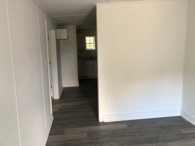 Foto del edificio - 2083-2085 W Meeting St