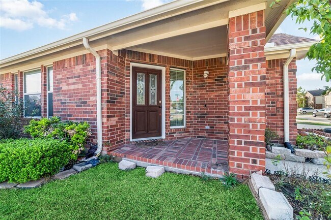 Foto del edificio - 5834 Lundwood Ln