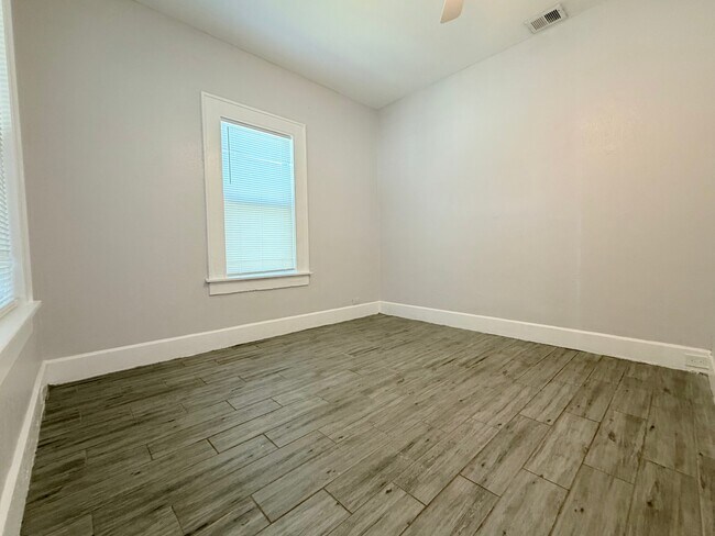 Foto del edificio - 823 14th St N