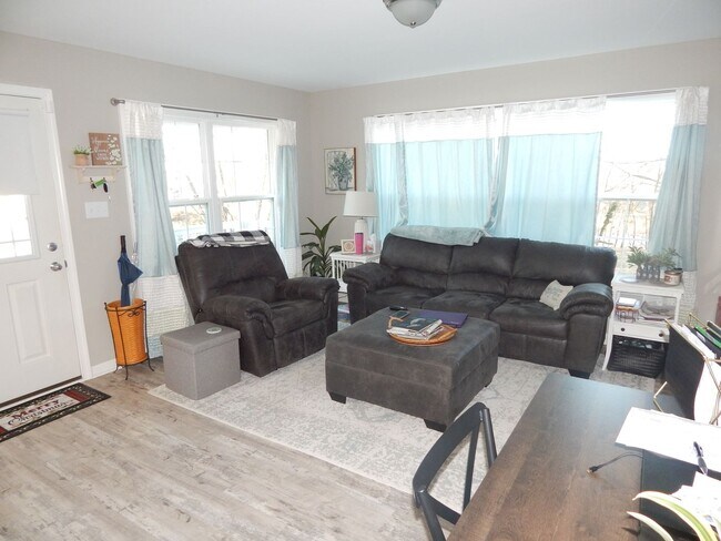 Building Photo - 180 Economy St