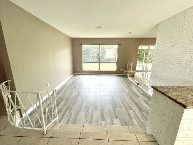 Building Photo - 3 br, 2.5 bath House - 1727 Roanoke Ave