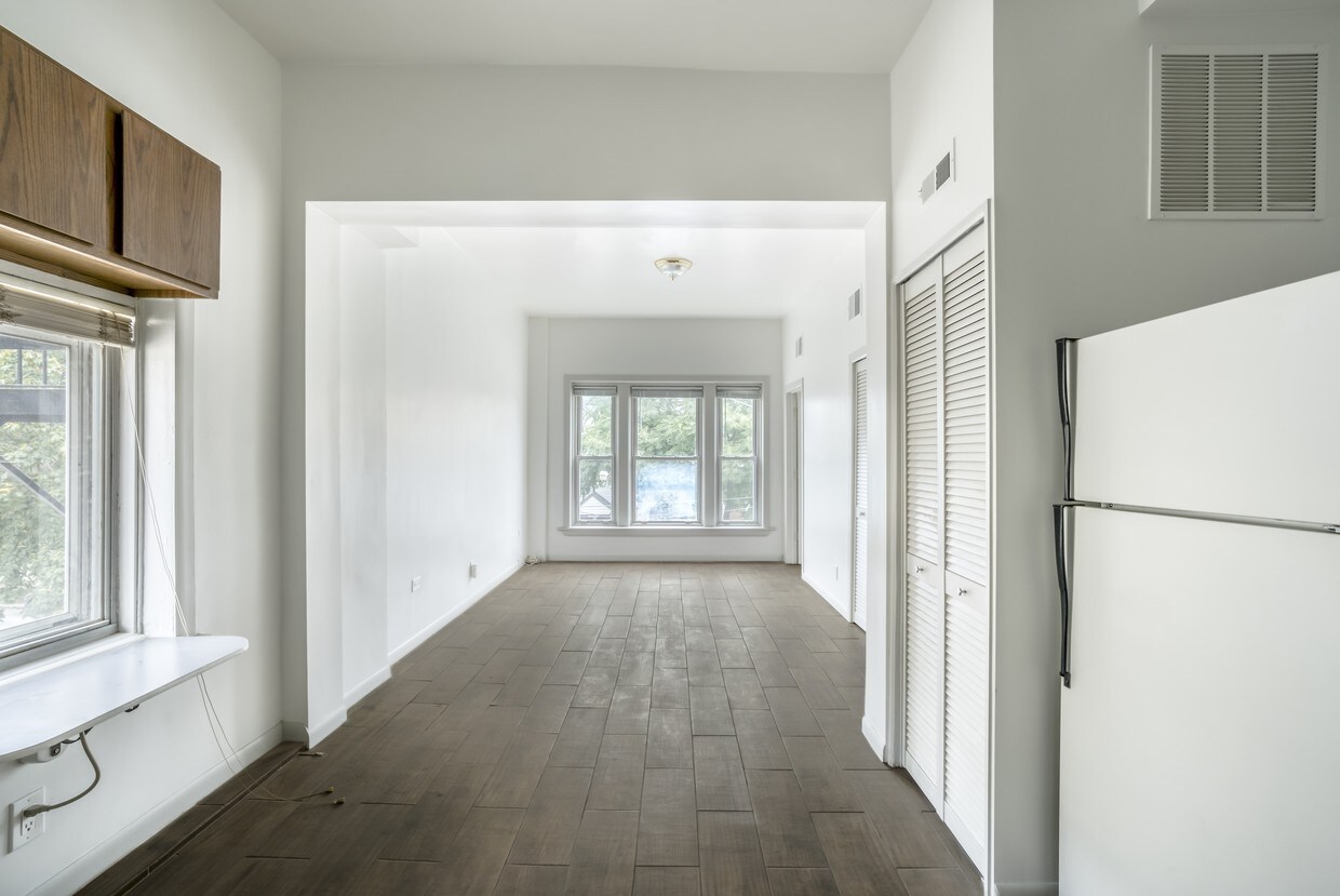 2814 N Racine Ave, Chicago, IL 60657 Rentals in Chicago at 2814 N