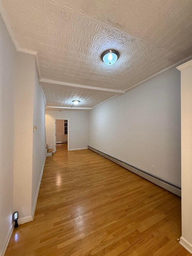 Foto del edificio - 614 Grand St