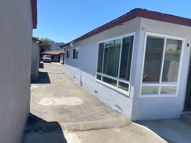 Building Photo - 14105 Yukon Ave