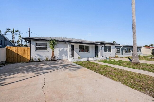 Foto del edificio - 14040 Miramar Ave