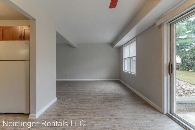 Building Photo - 555 Alison Dr
