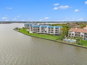 Building Photo - 351 Lakeside Ln Building Photo - 351 Lakeside Ln