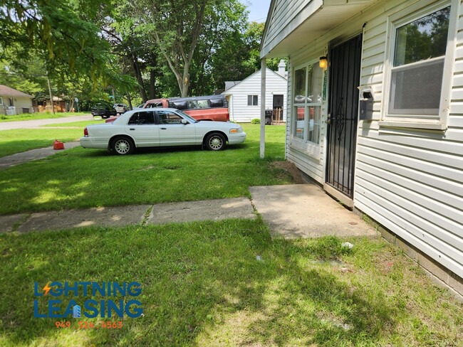 Building Photo - 22214 Puritan-A