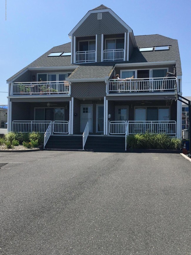 Building Photo - 707 Ocean Ave