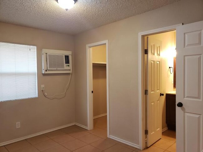 Building Photo - 1 bedroom in Hobbs NM 88240