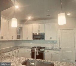 Building Photo - 14955 River Walk Way