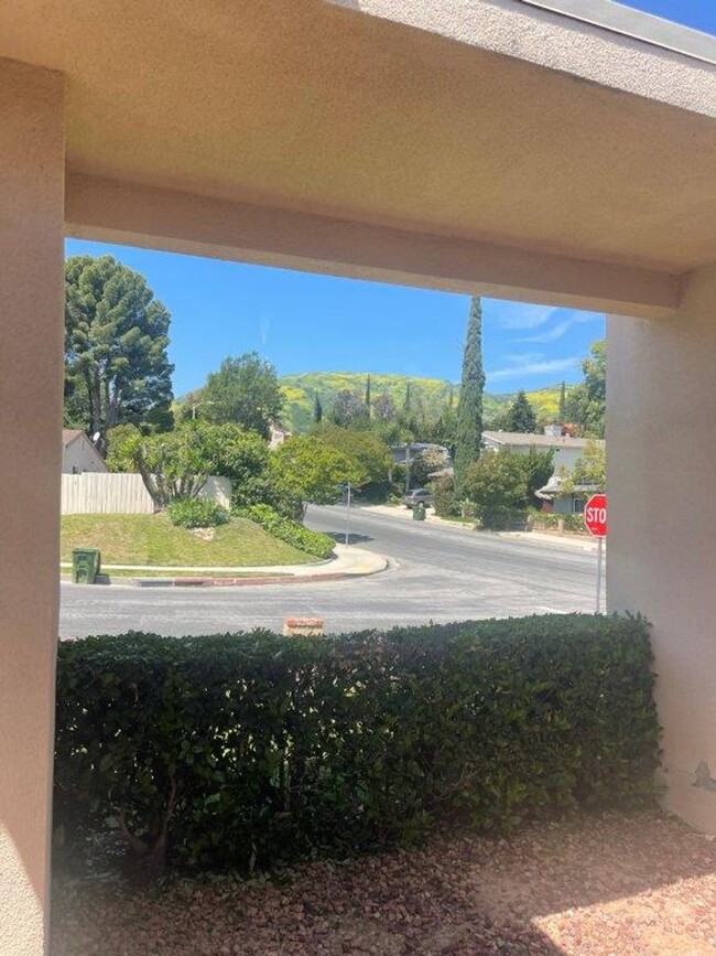 Foto del edificio - Granada Hills | 4 Beds + 2 Baths HOME | Fu...