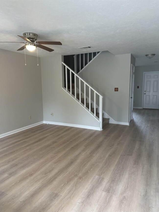 Building Photo - 2395 Claremont Ln
