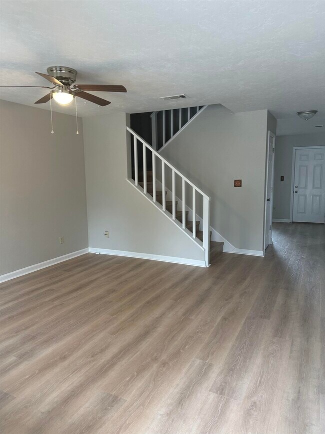 Foto del edificio - 2395 Claremont Ln