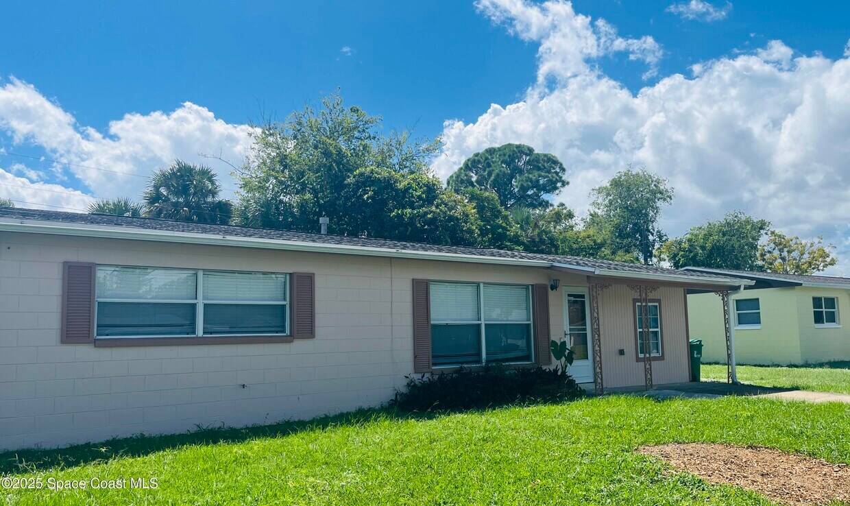 Foto principal - 981 Poinsetta St