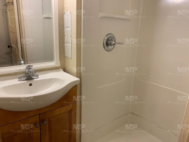 Building Photo - 510 S Howes St