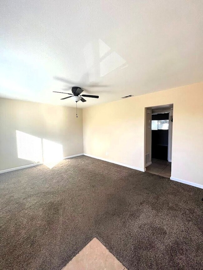 Building Photo - Charming Senior Home 55+  2 bed 1 bath Gem...