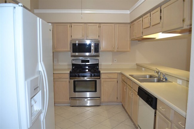Building Photo - 3593 Killarney Plaza Dr