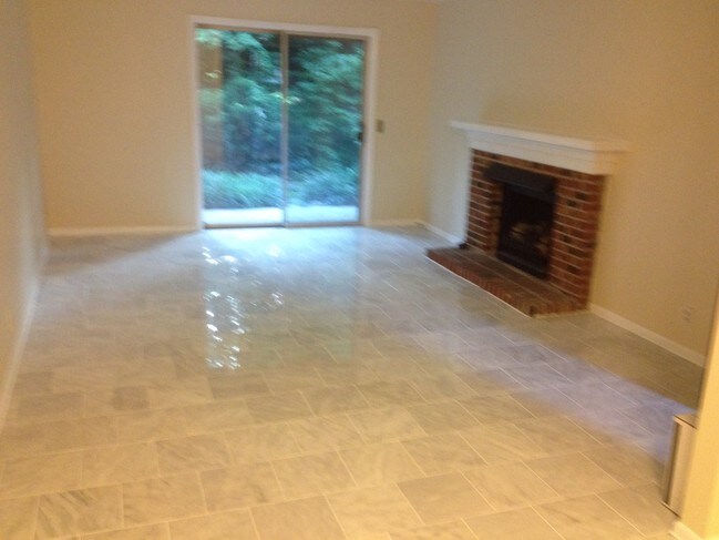 Building Photo - 2116 Hobbs Rd