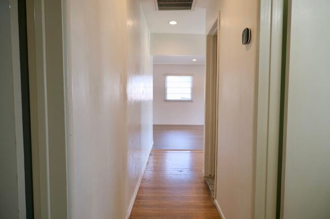 Foto del edificio - 929 N Summer St