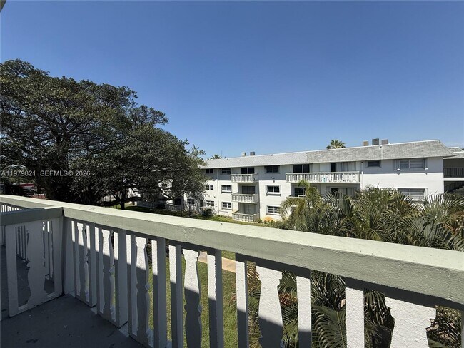 Foto del edificio - 15201 NE 6th Ave