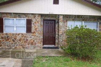 Building Photo - 906 S Holly Ave