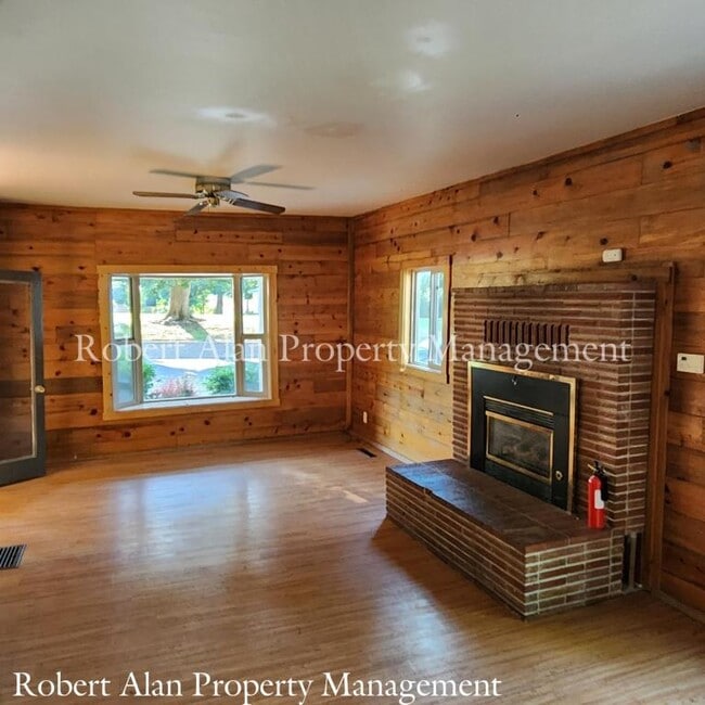 Building Photo - 207 NW 5th St