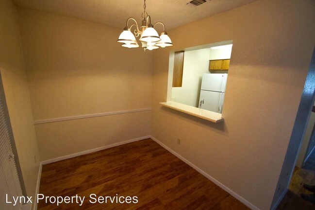 Building Photo - 2501 Manor Rd