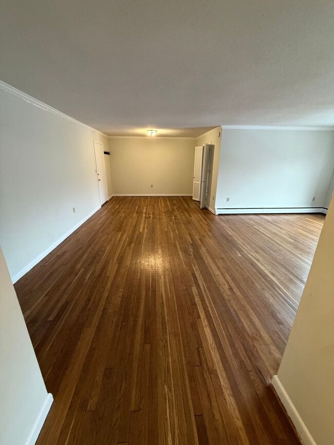 Building Photo - Concord Condo - Heat and Hot Water Included!