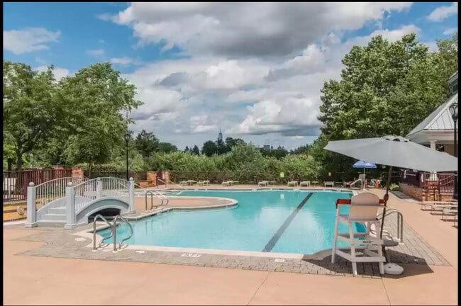 Pool 1 - 206 Shearwater Ct W