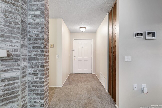 Building Photo - 8026 Valley Trails