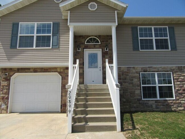 Building Photo - Available July 29! Must see!!!