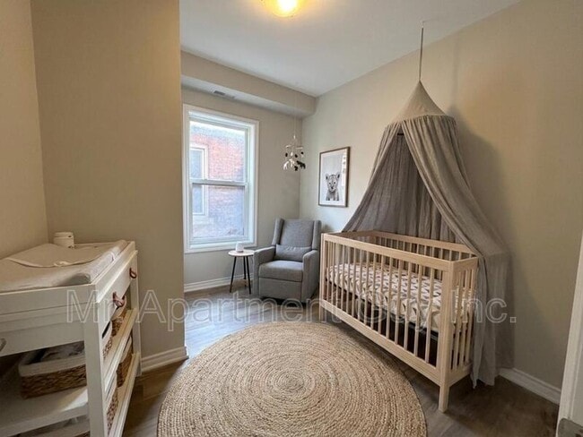 Photo du bâtiment - 128 Wellington St S