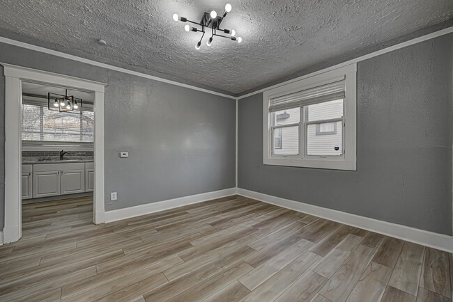Building Photo - 814 Parkway Ave