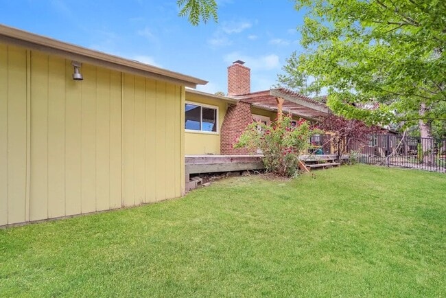 Building Photo - 15497 E Jarvis Pl