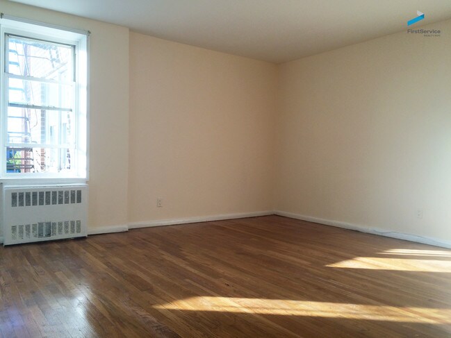 Building Photo - 9335 Lamont Ave