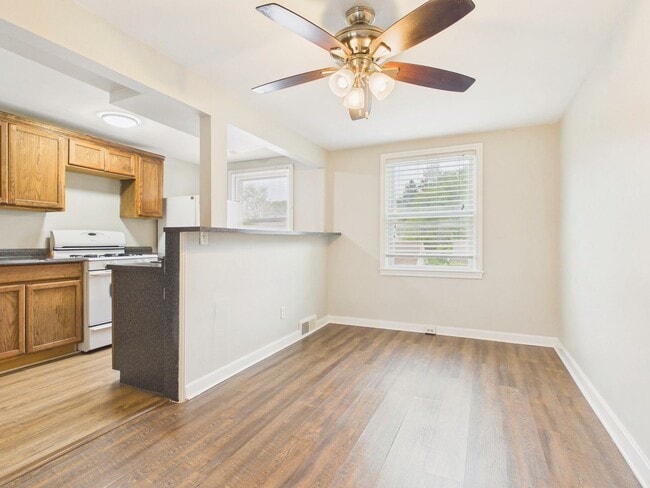 Building Photo - 3 Bedroom House in Harrisburg