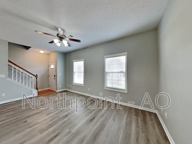 Building Photo - 8617 Thomas Ln