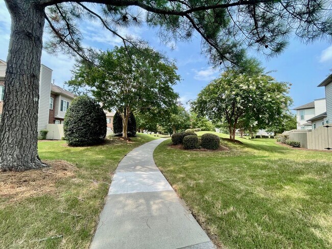 Building Photo - Beautifully Updated Townhome with Dual Primary Suites & Flex Space