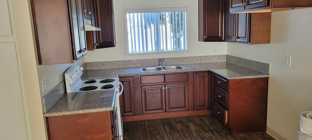 Kitchen - 810 S Citrus Ave